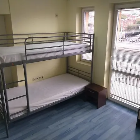 Happy Hostel *
